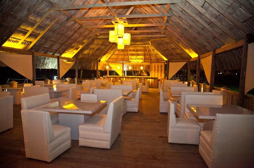Hotel Palma Real Sambo Creek Экстерьер фото