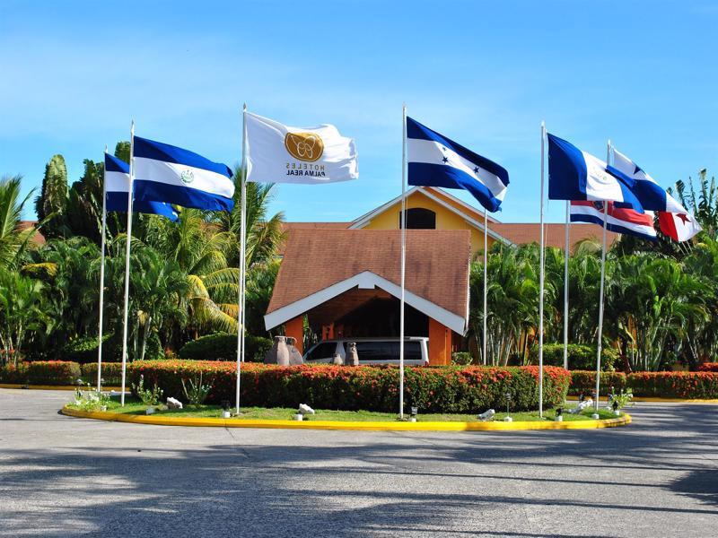 Hotel Palma Real Sambo Creek Экстерьер фото